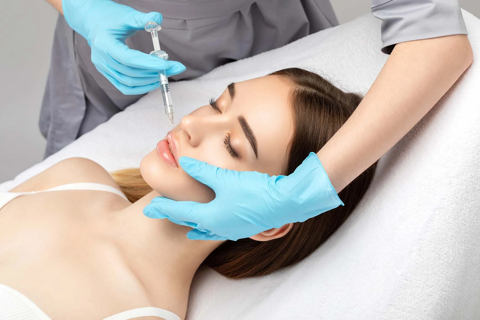 med spa patient receiving a wellness injection